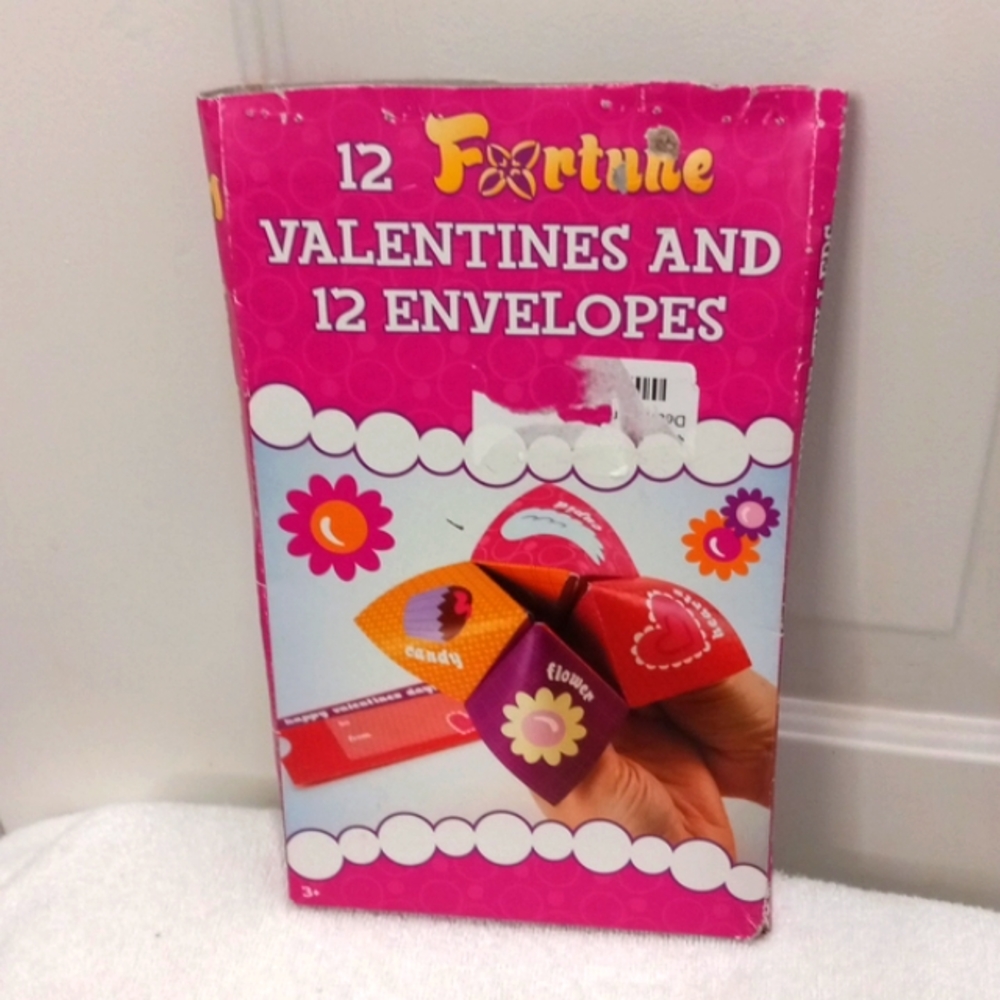 12 Fortune Valentine & 12 Envelopes in box.